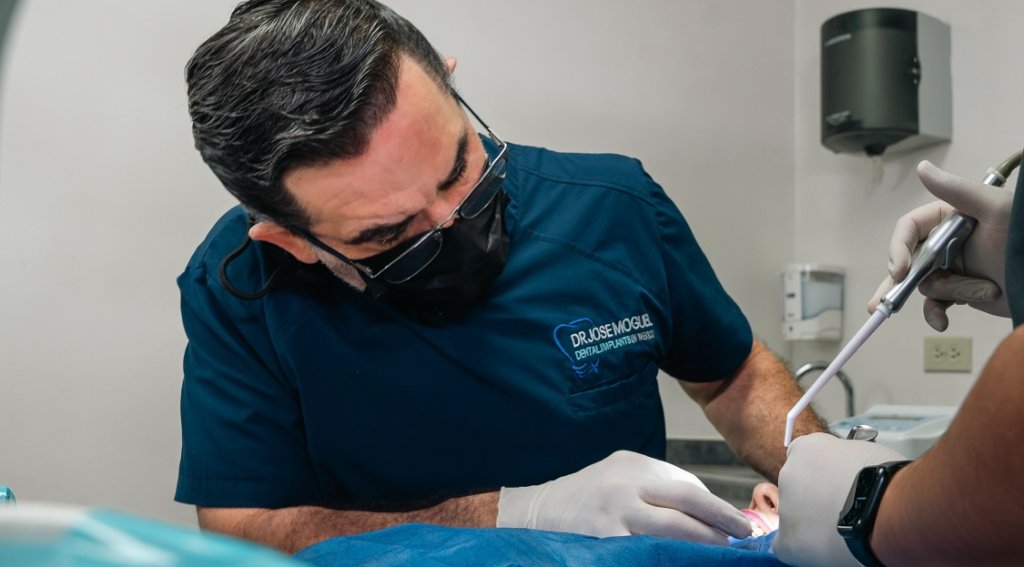 Dr. Moguel performing a dental implant procedure in Los Algodones clinic